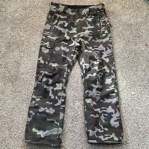 Camouflage Volcom snow pants Size S